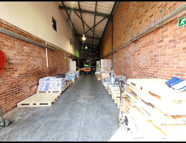448M² WAREHOUSE TO LET IN ROOIHUISKRAAL